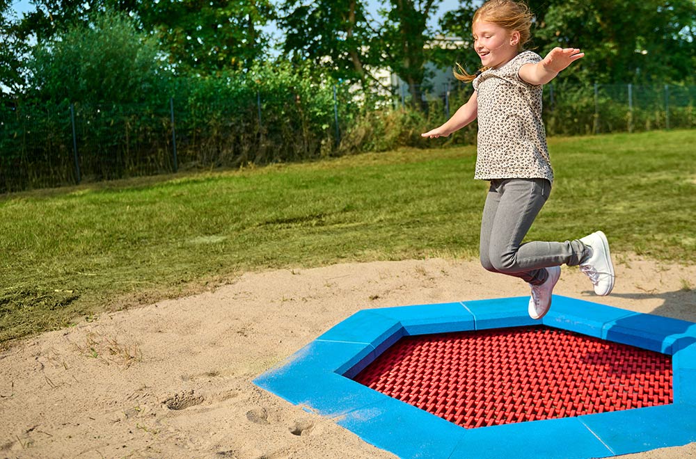 Trampolin aus Kunststoff-Lamellen