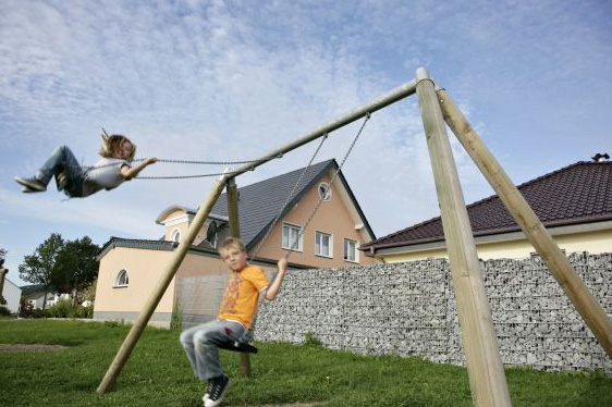 Kombischaukel mit Metalltraverse